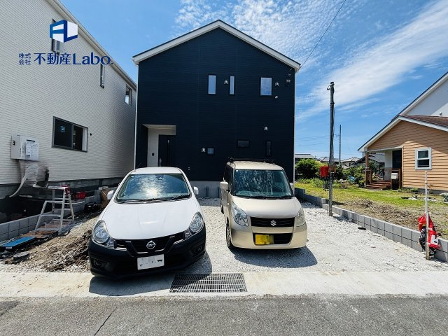 ゆとりのある前面道路で快適なカーライフを現実♪　毎日の移動もストレスフリーです♪