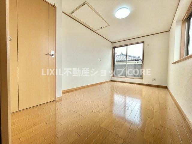 室内はいつも明るい印象なので気持ちの良い朝を迎えられます。毎日の生活も明るくなりそう♪　
