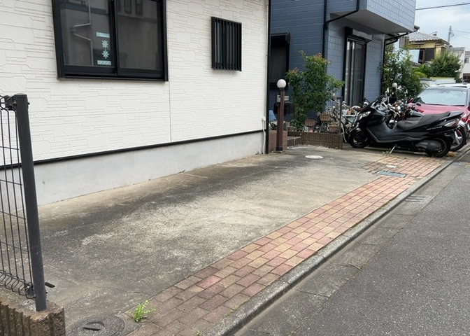 駐車場と明記されていても、最小スペースでつくられた駐車場だと大型車は駐車できなかったり、出入りしにくくなったりする可能性があります。お車のサイズと購入したい物件の駐車場のサイズを現地で確認しましょう。