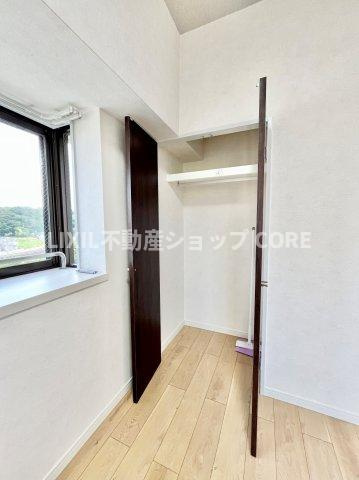 各居室にはクローゼットが備え付けられており、居室の広さを有効に使えます♪　