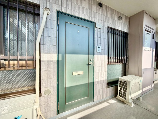 玄関部分になります♪