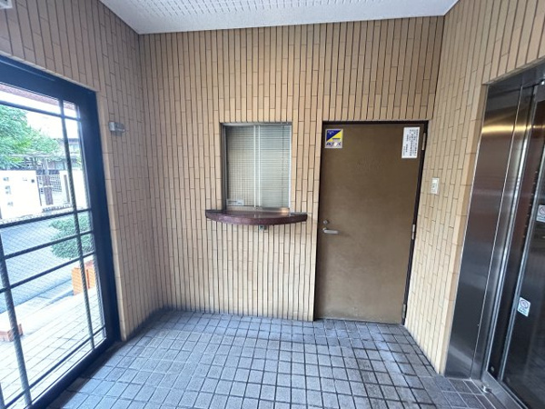 ライオンズマンション西丸之内のエントランス