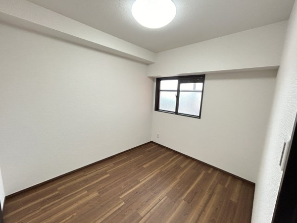 ライオンズマンション西丸之内の洋室