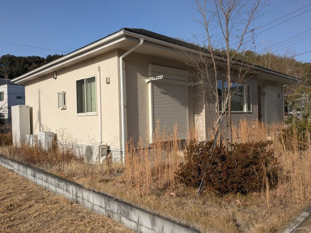建物はコンパクトな暮らしを実現する平屋建てです。