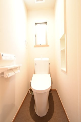 トイレは1階、2階両方にございます♪