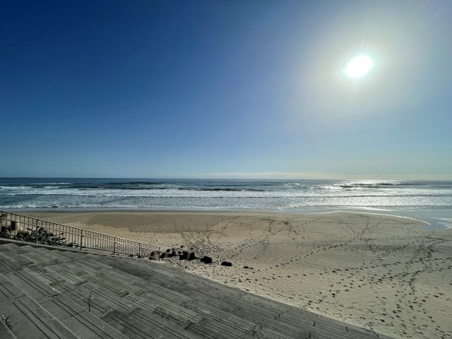 豊間海岸から見える水平線です。　天気がよければ灯台も見えます。