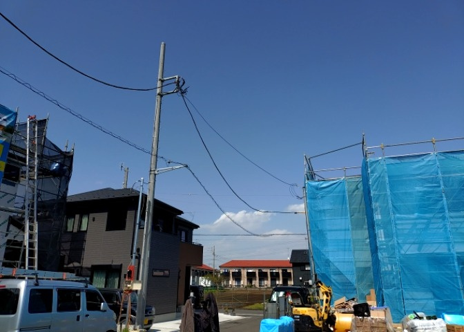 眺望を気にして物件を探す場合、前面に建物が建っていないか現地で確認しましょう！前面に建物があると景色はもちろん、日当たりや風通しにも影響が出てきます。住んだ時のことを想像しながら現地見学をしましょう。