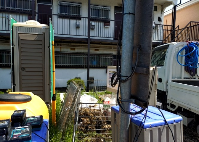 庭があることでガーデニングや家庭菜園はもちろん、こどもの遊び場やペットを放して遊ぶことができます。また、家の周囲に余裕があるということです。隣地との間があれば、十分な日当たりと、風通しが確保できます。
