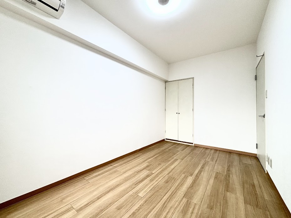 ◆室内はいつも明るい印象なので気持ちの良い朝を迎えられます。各部屋にはクローゼットを完備しており、収納が多いお家はすっきりして快適空間です。