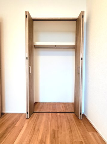 【洋室　約5.0帖　収納】