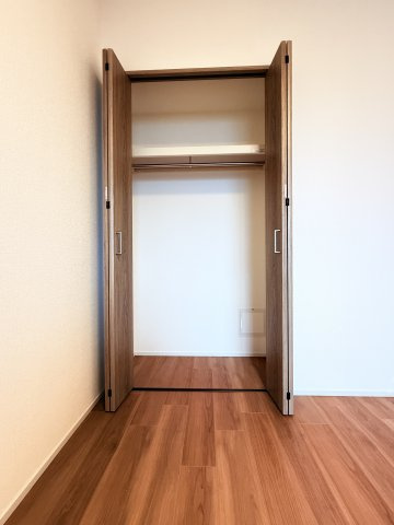 【洋室　約6.2帖　収納】