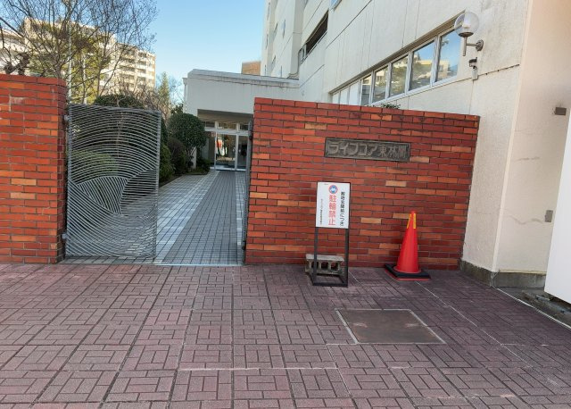 マンションのエントランスには、もともと風よけや防犯の役割がありますが、マンションによって宅配ボックスなどの設備が備わっている所もあります。日々の生活をイメージしながら生活しやすさをチェックしましょう。