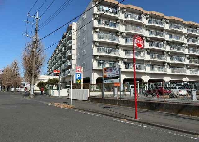 隣家の土地はどうなっているのか、生活利便施設が近くにあるのか、学校まで近いかなど、お客様のライフスタイルにあわせたイメージが重要です。また、近くにあると困る施設が近くにないかも確認するといいでしょう。