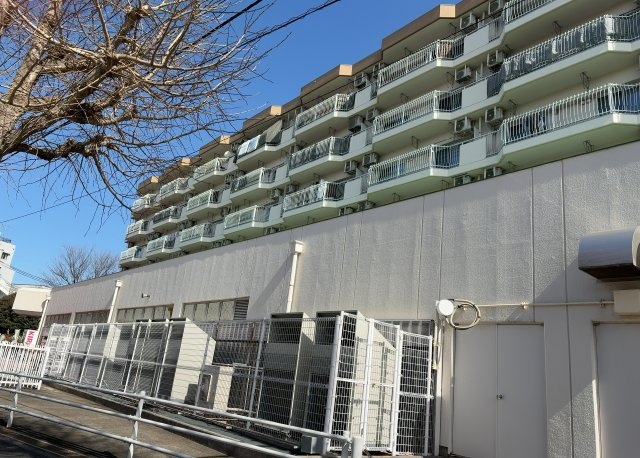 ＳＲＣ造は強度や耐震性の面でもRC造と比べて優れています。そのため、10階建以上の高層または超高層マンションなどの建築にも多く採用されています。柱や梁などのサイズが小さくても高い耐震性を確保できます。