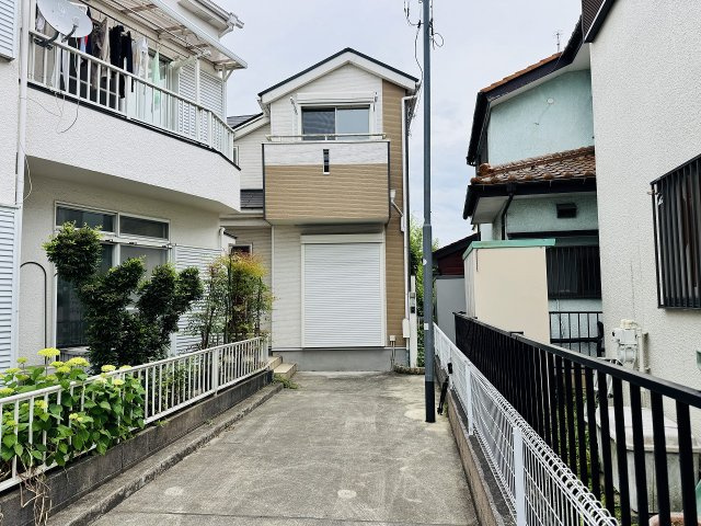 ～2017年築　内装リフォーム済戸建て　西向き2LDK～