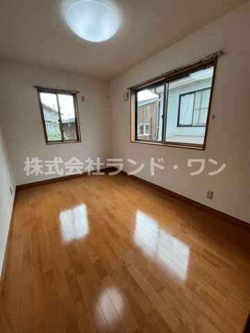 （洋室7.37帖）　2面採光で陽当たり良好