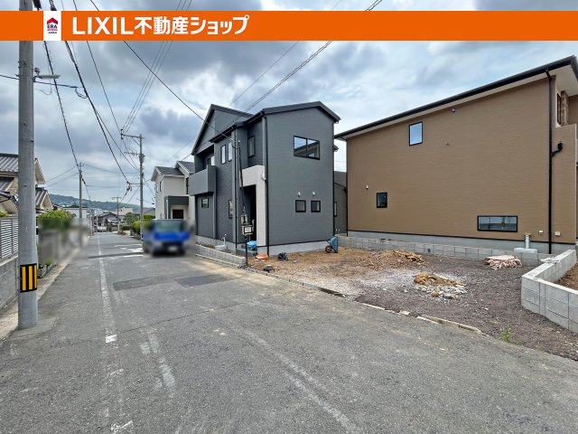 【建物完成】※只今内覧予約受付中です。約5.9幅の前面道路、駐車スペース3台分です。