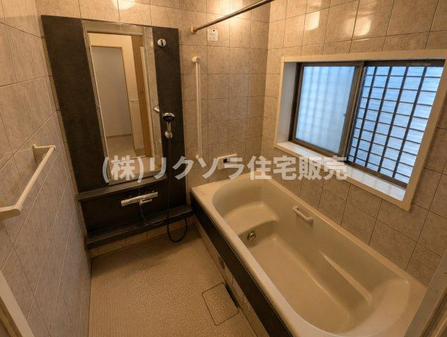 AIにて残置物を消して掲載しております。　居住中につき家具・残置物等ございます。