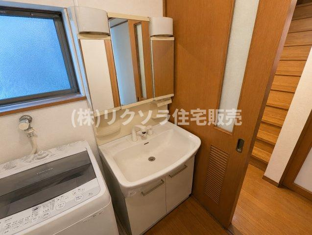 AIにて残置物を消して掲載しております。　居住中につき家具・残置物等ございます。