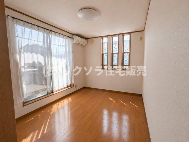 AIにて残置物を消して掲載しております。　居住中につき家具・残置物等ございます。