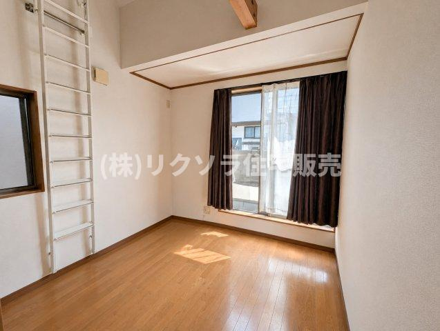 AIにて残置物を消して掲載しております。　居住中につき家具・残置物等ございます。