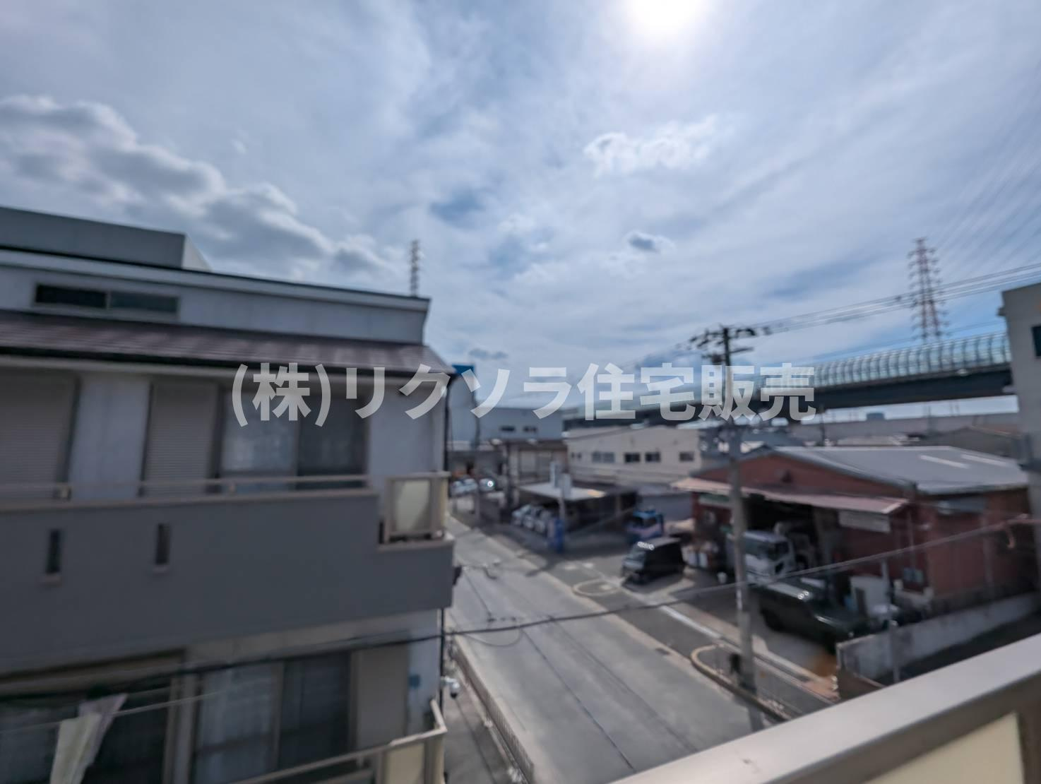 AIにて残置物を消して掲載しております。　居住中につき家具・残置物等ございます。
