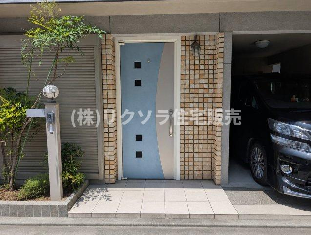 AIにて残置物を消して掲載しております。　居住中につき家具・残置物等ございます。