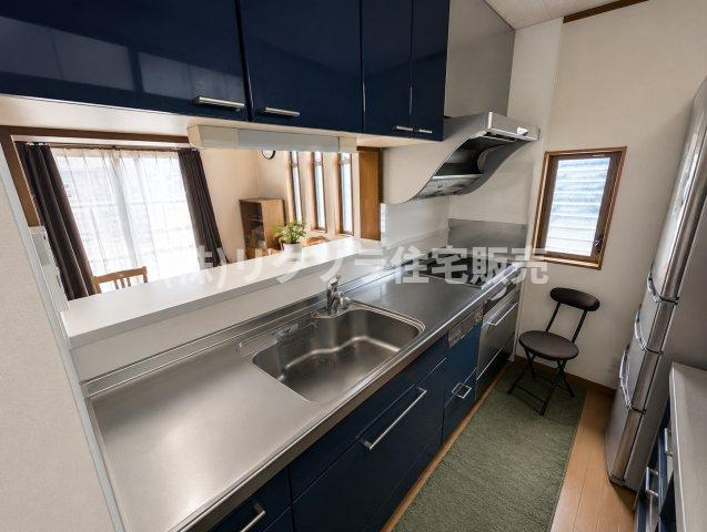 AIにて残置物を消して掲載しております。　居住中につき家具・残置物等ございます。