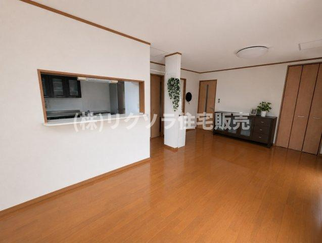 AIにて残置物を消して掲載しております。　居住中につき家具・残置物等ございます。