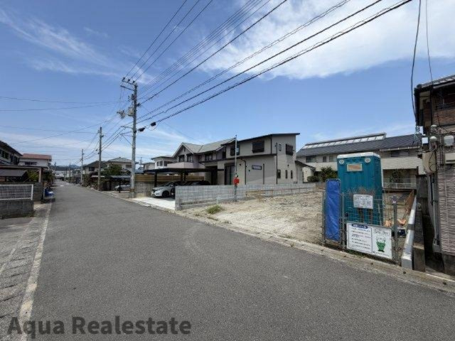 前面道路含む現地写真です