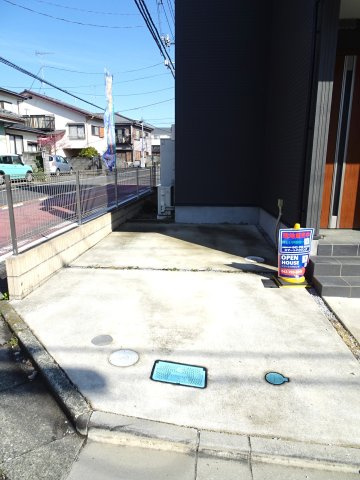 ミニバンも楽々　駐車場2台可