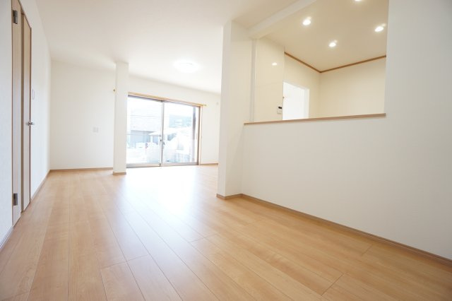 とても明るいです♪即日入居可能♪弊社売主♪リノベーション済み物件！