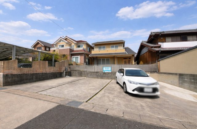 駐車場4台可能です♪外構もリフォームしています♪スロープで玄関までは入れます！