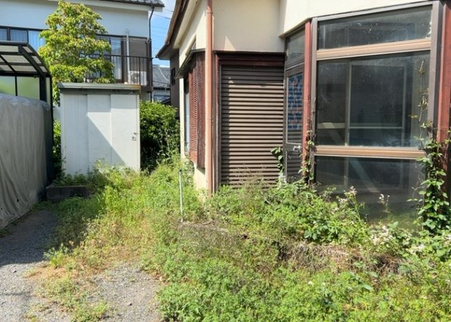 土地を買う際、住む地域の自治体や福祉の補助制度にも注目してみましょう。子供や老人の医療補助やゴミ出しのルールなど、自治体によってルールに大きな違いがあるため、暮らしやすい土地で判断するとよいでしょう。