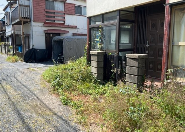 人が暮らすうえで日光は大切な要素となります。日当たりの良さは譲れないポイントですね。併せて近くに大きな建築物の建築予定がないか、あるいはそれが可能な土地が近くにないか事前に確認することもお勧めします。