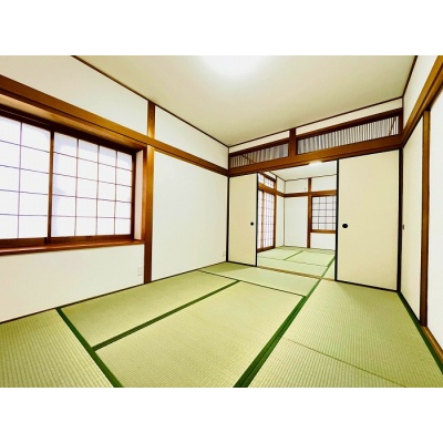 引き戸を開けると約12帖の和室として利用可能！