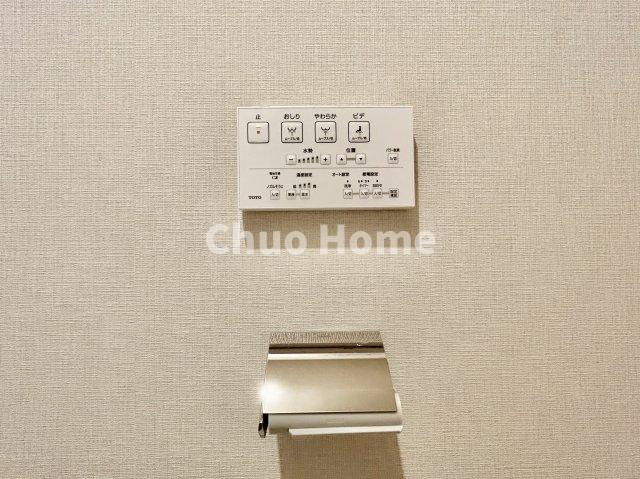 【ウォシュレット】清潔に使いたいお手洗いには最適な設備です。もちろんウォームレットも標準装備です。