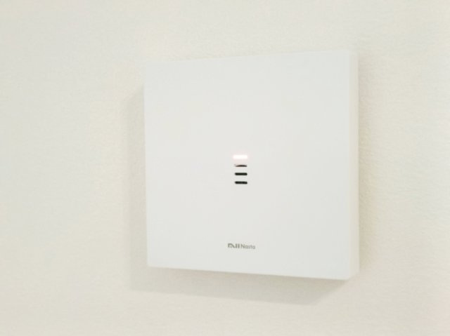 【インターホン】　スマホ連携機能や24時間防犯カメラ機能、宅配専用ボタンを搭載したモデルです。