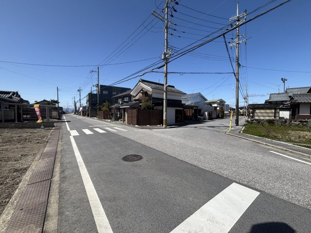 前面道路からの視認性も良く、住まいのイメージを膨らませながらご検討いただけます。