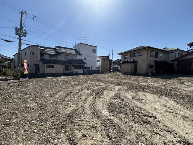 建物配置や駐車スペースなど、理想の住まいを思い描きやすい整った区画です。