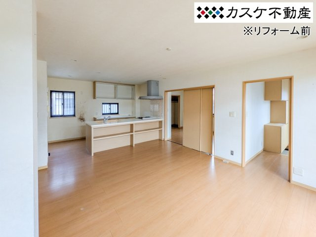5LDKの部屋数で在宅ワークや趣味の部屋、または来客用など、家族構成の変化に合わせて柔軟に対応可能で壁紙の張替えや設備コーティングが完了したばかりなので、清潔感のある新生活をすぐにスタートできます。