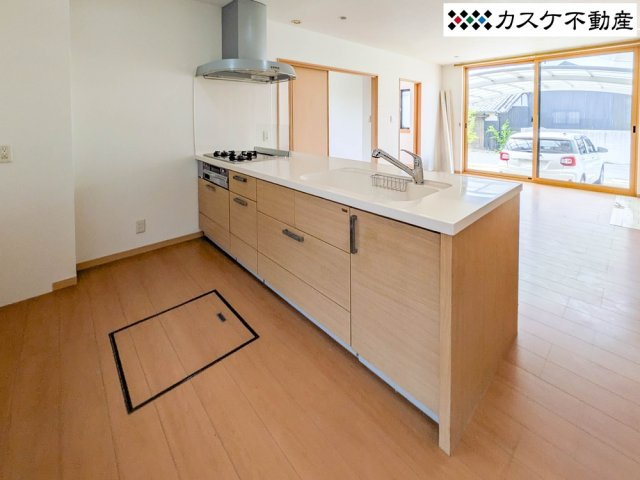 キッチンに居ても家族の様子を感じながら家事ができる対面キッチン。家族で配膳のお手伝いもしやすいですね。
