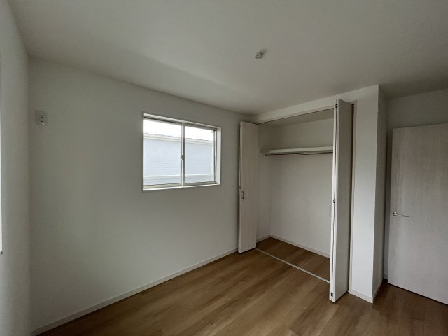 クローゼットも備わっており、おもちゃなどを収納するには最適です♪　