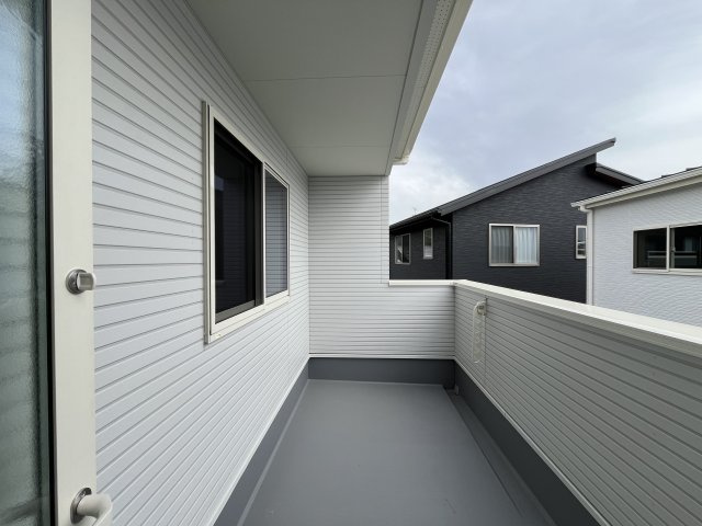 南向きのバルコニーで日当たり良好！　