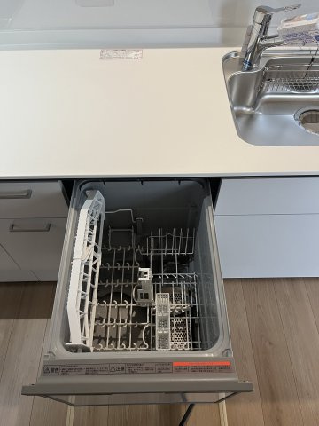 嬉しい食器洗浄乾燥機付きです♪日々の家事の手助けになりますね　