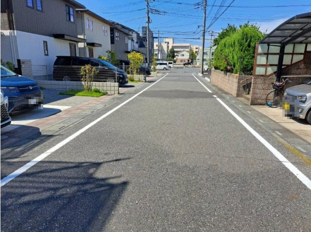 前面道路含む現地写真です