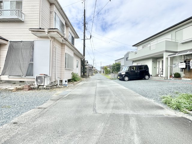 物件前道路を別角度から撮影しました。