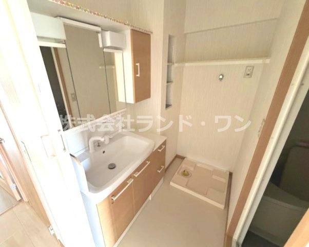 身支度の時短になるシャワー付洗面化粧台