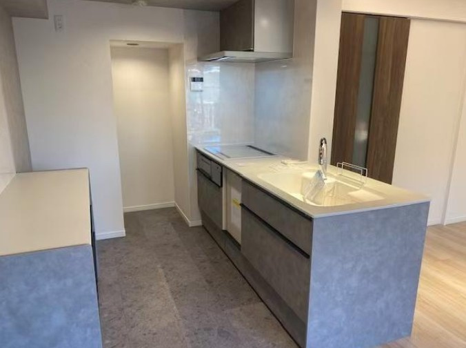 キッチン横にパントリーを完備しており、収納充実！