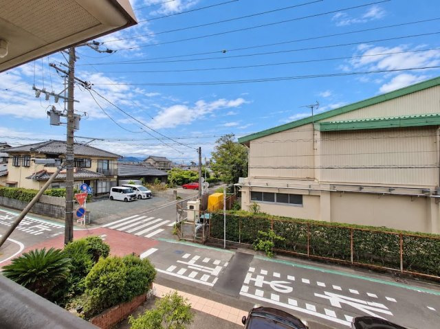 角地で開放的なので、バルコニーからの眺めもとても良いです！